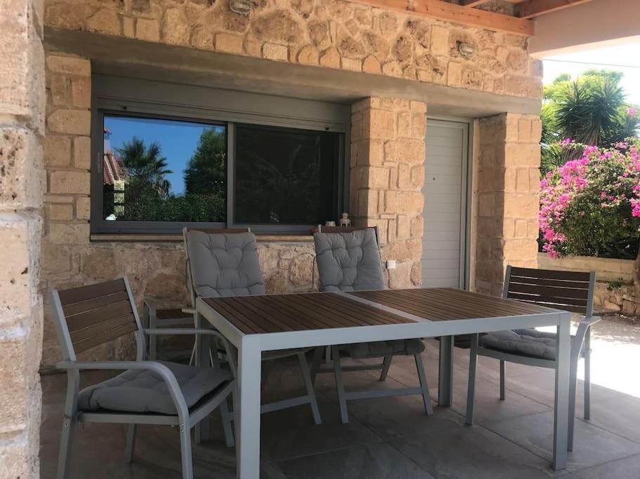 Πέτρινη Κατοικία Στην Αίγινα - Stone House In Aigina Khloi Exterior foto